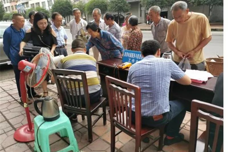 宣漢職業(yè)中專(zhuān)學(xué)校赴下八鎮(zhèn)開(kāi)展信息技術(shù)咨詢(xún)服務(wù)，助力精準(zhǔn)脫貧攻堅(jiān)